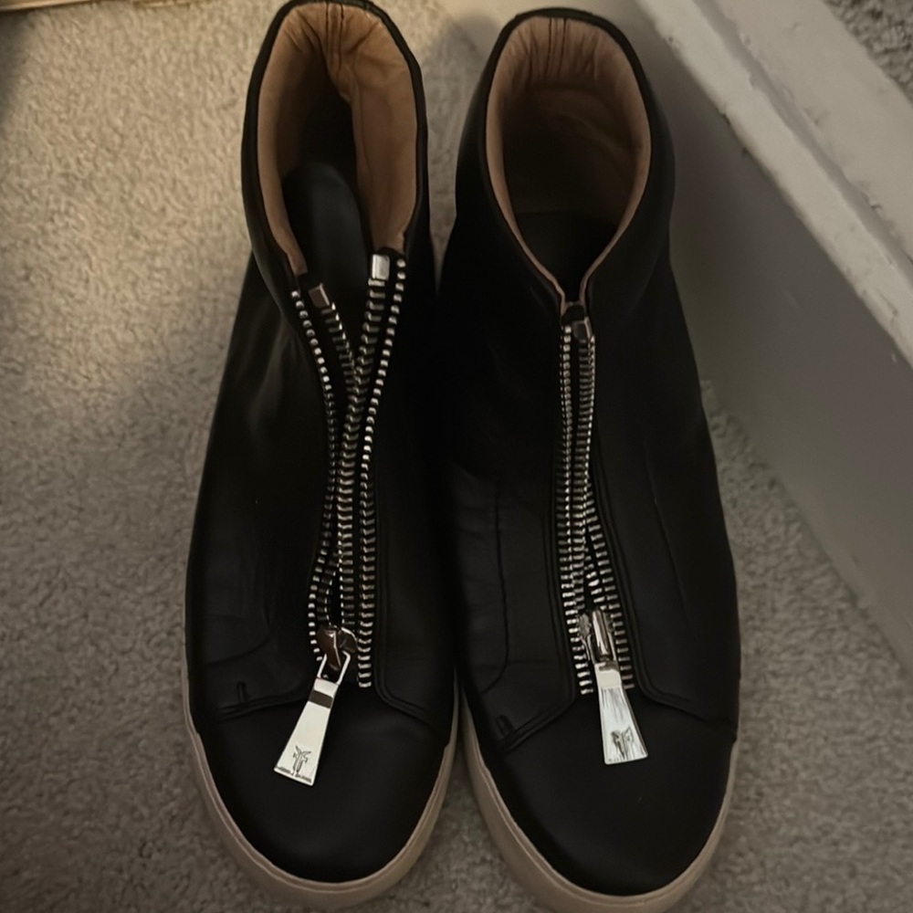 Frye Black Sneakers with Sleek Design
